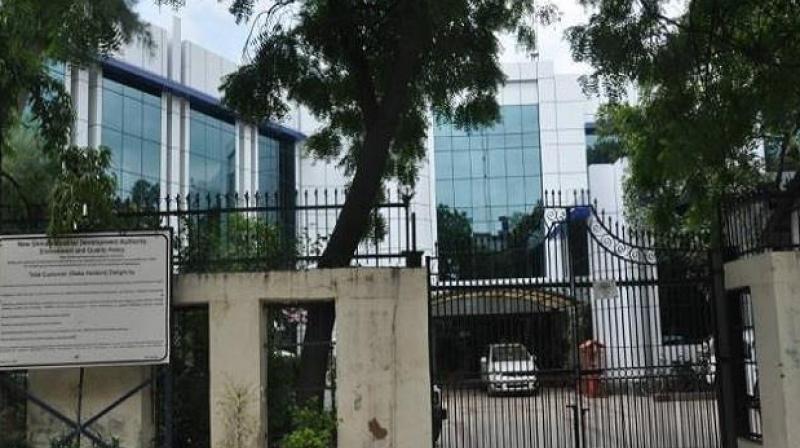 Case registered against 800 farmers for locking Noida Authority Case registered against 800 farmers for locking Noida Authority