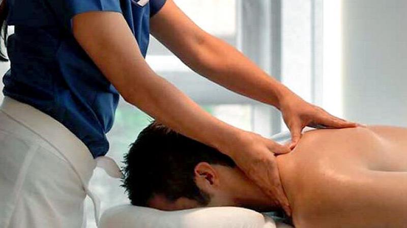 Body trade business was going on under the guise of massage center, police arrested six accused including three women Body trade business was going on under the guise of massage center, police arrested six accused including three women