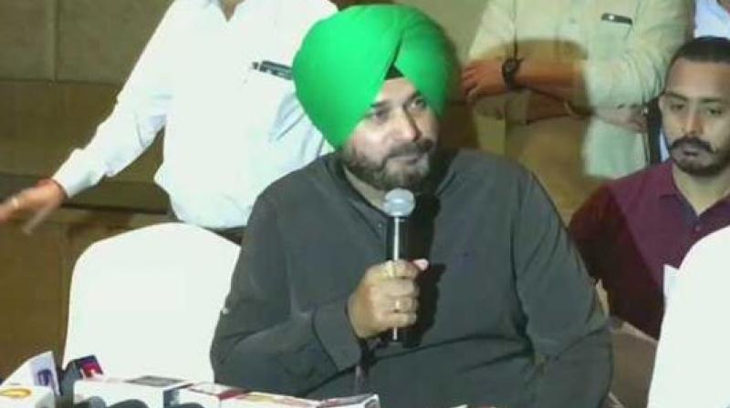 Navjot Singh Sidhu attacks PM Modi compares with bride in Indore