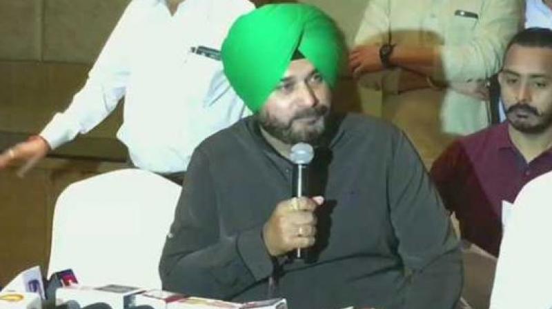 Navjot Singh Sidhu attacks PM Modi compares with bride in Indore Navjot Singh Sidhu attacks PM Modi compares with bride in Indore
