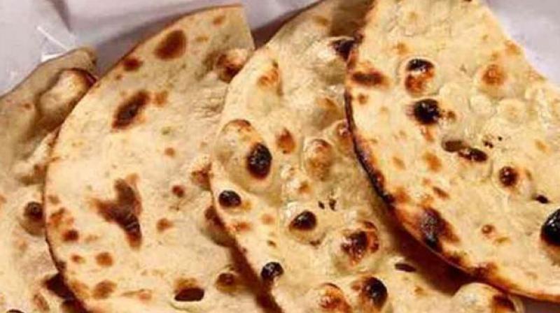 Man uses saliva to make naan during wedding in Ghaziabad Man uses saliva to make naan during wedding in Ghaziabad