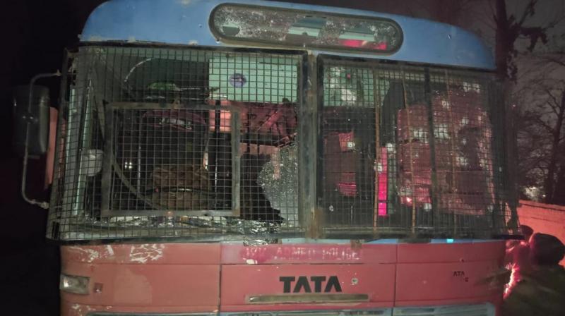 Militants target police bus on Highway near Zewan Srinagar Militants target police bus on Highway near Zewan Srinagar