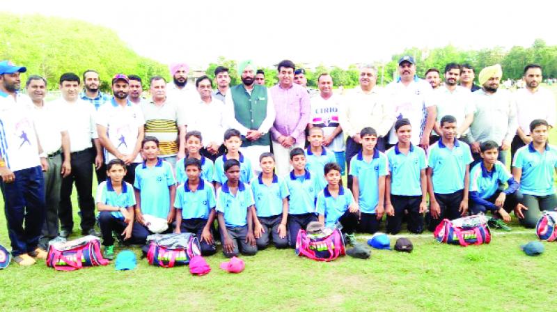 Rana Gurmeet Singh Sodhi and others with the Under-12 Baseball team