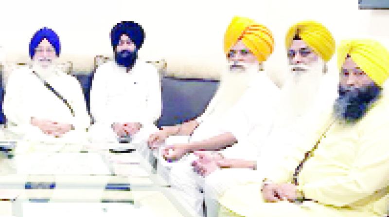 Jathedar  Avtar Singh Makkar With SGPC Members