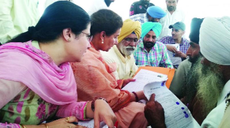 Preneet Kaur listening to the problems of the people