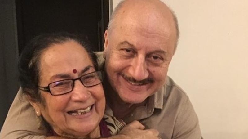 Anupam Kher and mother Dulari Kher