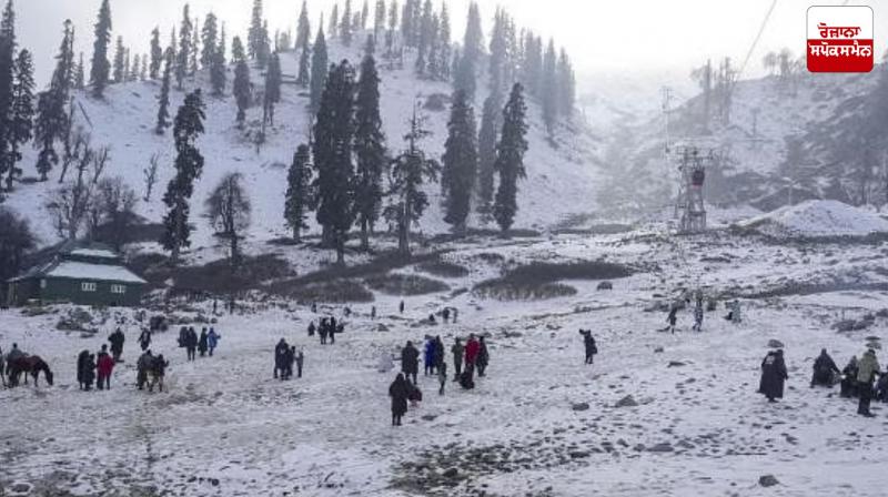 The first snowfall of the season in Kashmir's Gulmarg, rain in the plains The first snowfall of the season in Kashmir's Gulmarg, rain in the plains