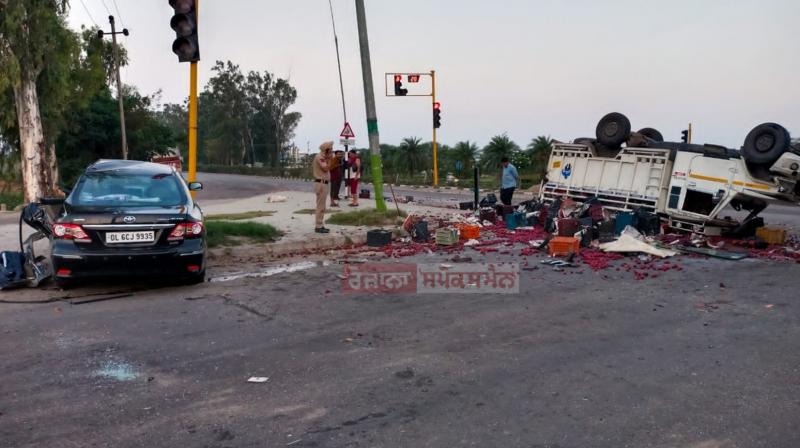 Terrible collision between a Toyota car and a pickup vehicle Terrible collision between a Toyota car and a pickup vehicle