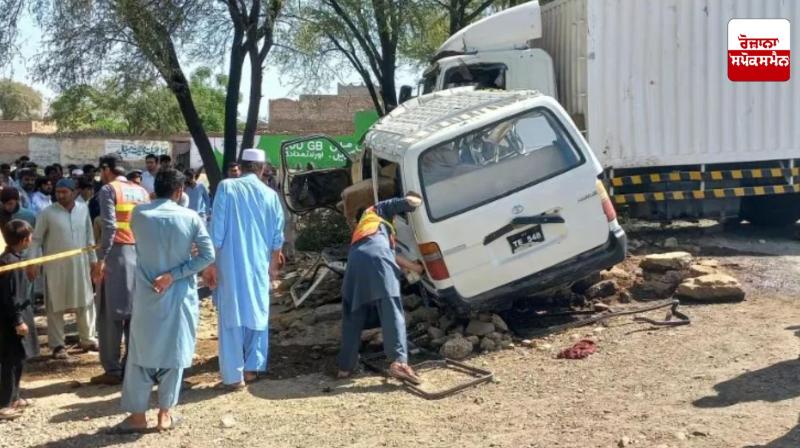 15 members of a family killed in truck overturn in northwest Pakistan 15 members of a family killed in truck overturn in northwest Pakistan