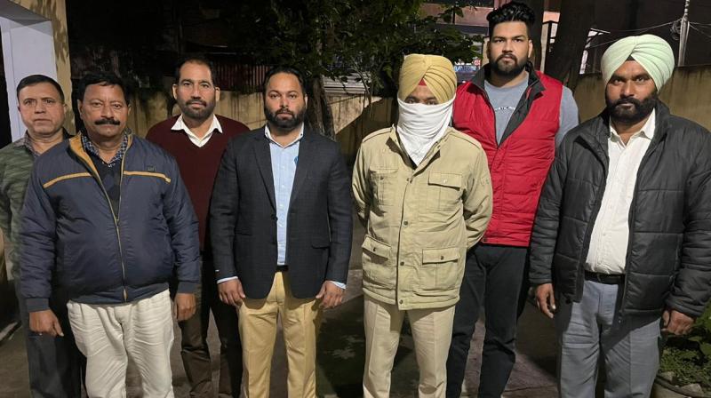 Vigilance Bureau nabs ASI taking bribe Rs 10,000 to register police case Vigilance Bureau nabs ASI taking bribe Rs 10,000 to register police case