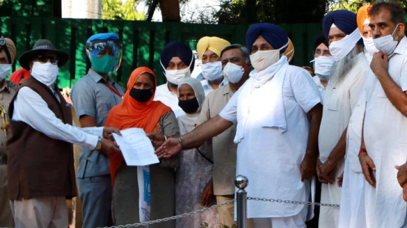 SAD-BJP delegation meets Governor SAD-BJP delegation meets Governor