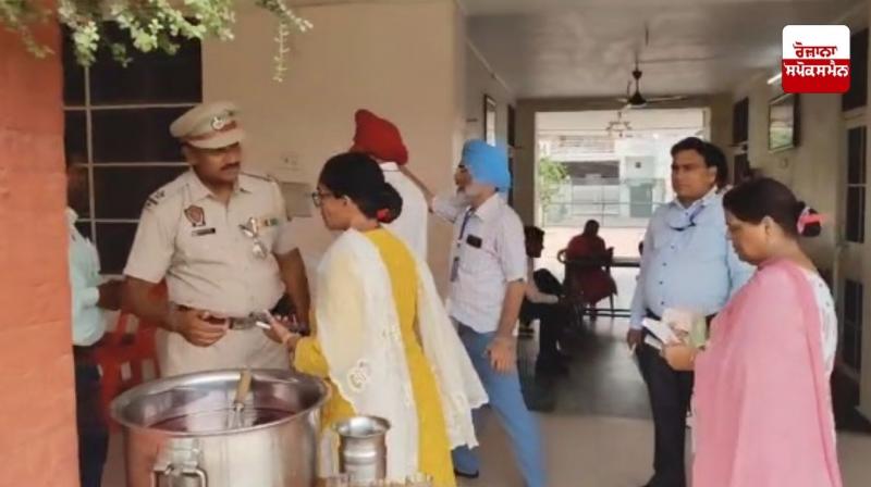 Woman creates ruckus during Ludhiana by-election Woman creates ruckus during Ludhiana by-election