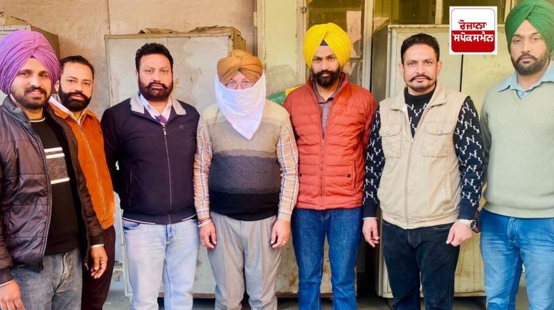 ਵਿਜੀਲੈਂਸ ਵਲੋਂ ਕਾਬੂ ਕੀਤਾ ਮੁਲਜ਼ਮ ਵਿਜੀਲੈਂਸ ਵਲੋਂ ਕਾਬੂ ਕੀਤਾ ਮੁਲਜ਼ਮ