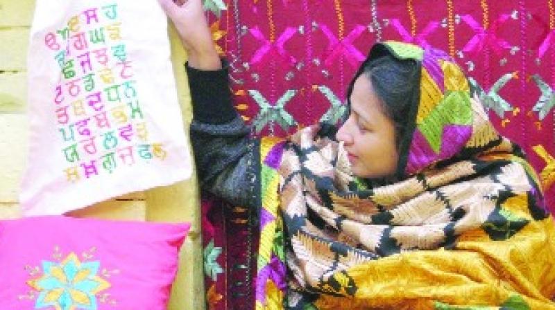 Manpreet Kaur's handmade phulkaris of Majhe are the first choice of foreign Punjabis Manpreet Kaur's handmade phulkaris of Majhe are the first choice of foreign Punjabis
