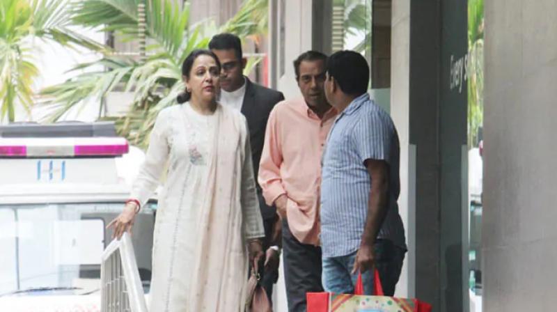 Hema Malini Dharmendra visit Esha Deol baby Miraya in hospital see photos