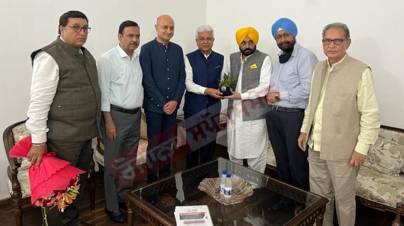 Delegation led by PHDCCI President and other members called upon Shri Bhagwat Singh Mann Delegation led by PHDCCI President and other members called upon Shri Bhagwat Singh Mann