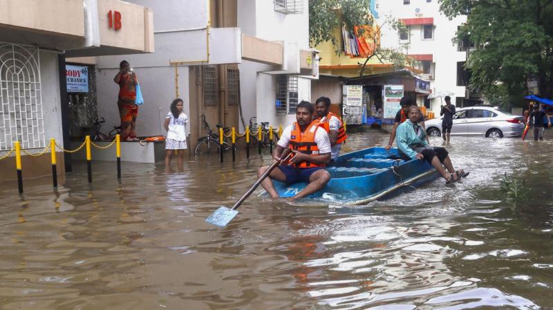 Heavy rainfall flood surat vadodara thane mumbai photos