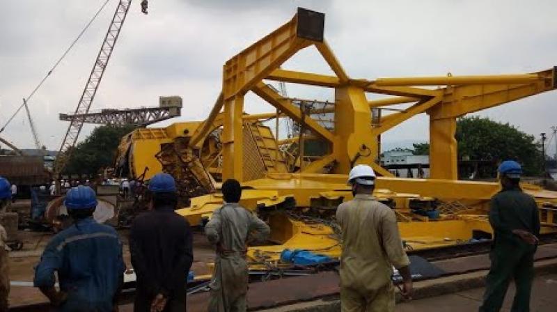 Crane collapses at Hindustan Shipyard