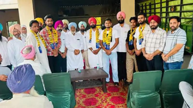 Khanna News: Many Congress leaders joined AAP before Panchayat elections Khanna News: Many Congress leaders joined AAP before Panchayat elections