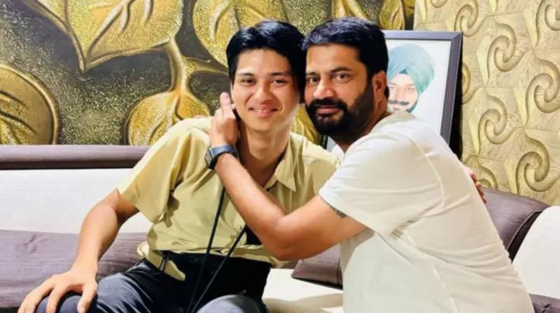 After 19 years, the father met his Japanese son, watch the emotional video After 19 years, the father met his Japanese son, watch the emotional video