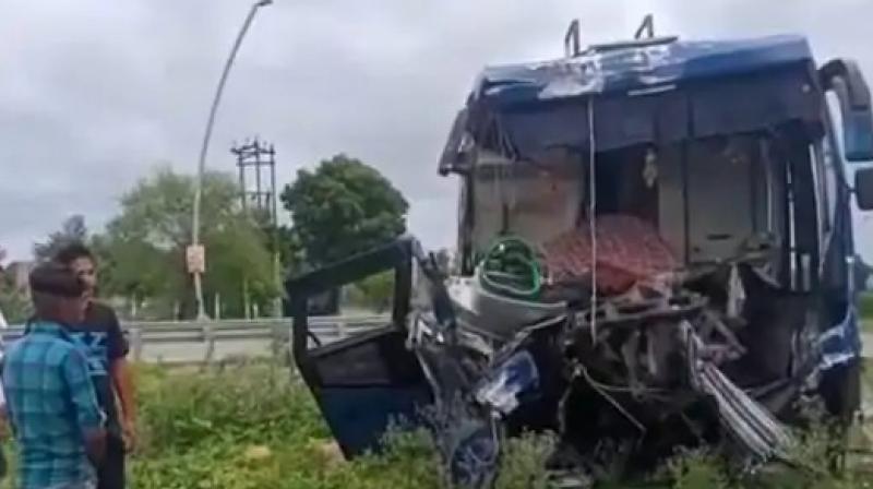 Terrible collision with a private bus truck Terrible collision with a private bus truck