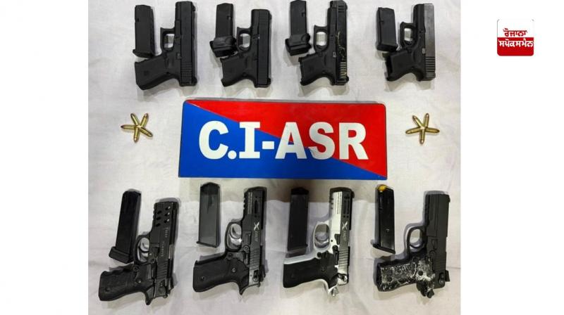 Amritsar Counter Intelligence arrested 2 smugglers with weapons Amritsar Counter Intelligence arrested 2 smugglers with weapons
