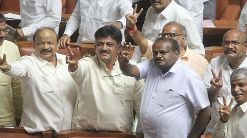 karnatka : cm kumaraswamy floor test pass karnatka : cm kumaraswamy floor test pass