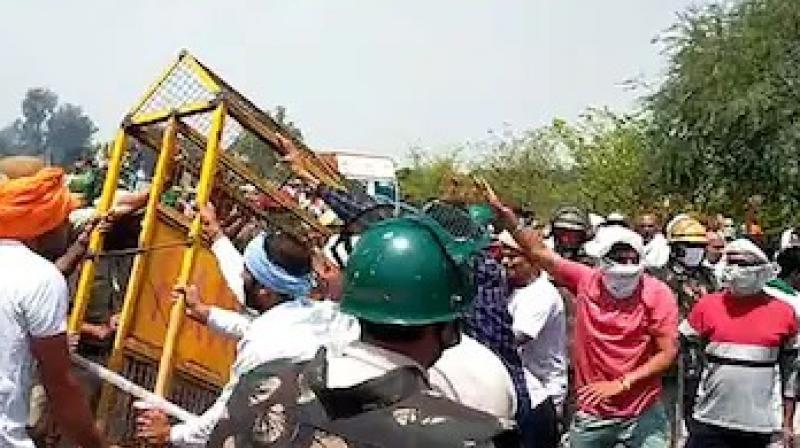 Case registered against 350 farmers for violence during Khattar protests Case registered against 350 farmers for violence during Khattar protests
