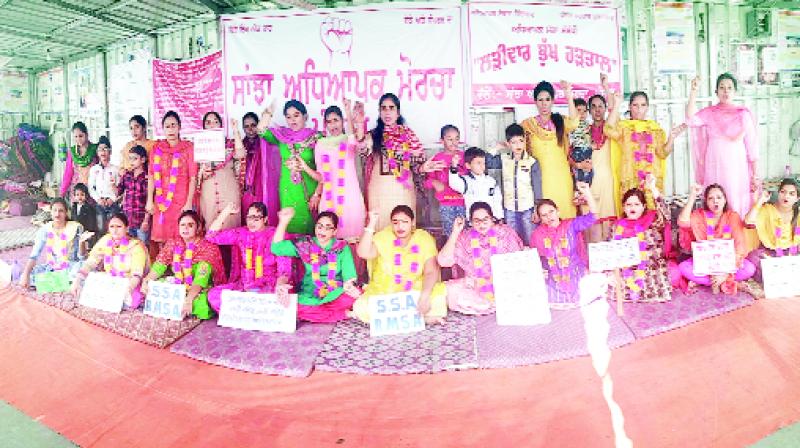 Teachers protest shifted to 21st day Teachers protest shifted to 21st day