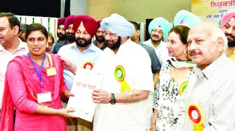 Captain Amarinder Singh Giving Appointment letter to Recruiters Captain Amarinder Singh Giving Appointment letter to Recruiters