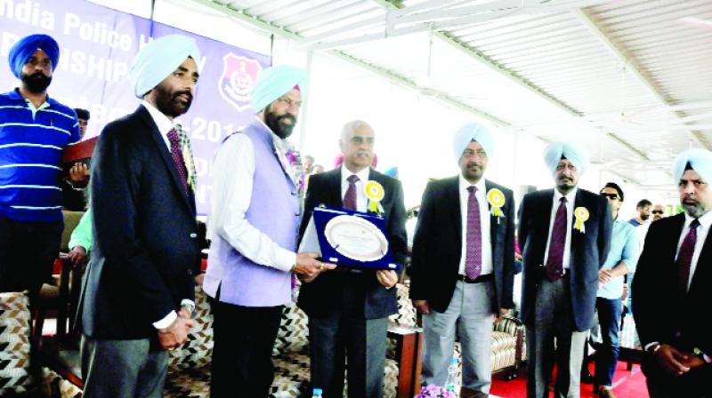 DGP Suresh Arora Honoring Rana Sodhi DGP Suresh Arora Honoring Rana Sodhi