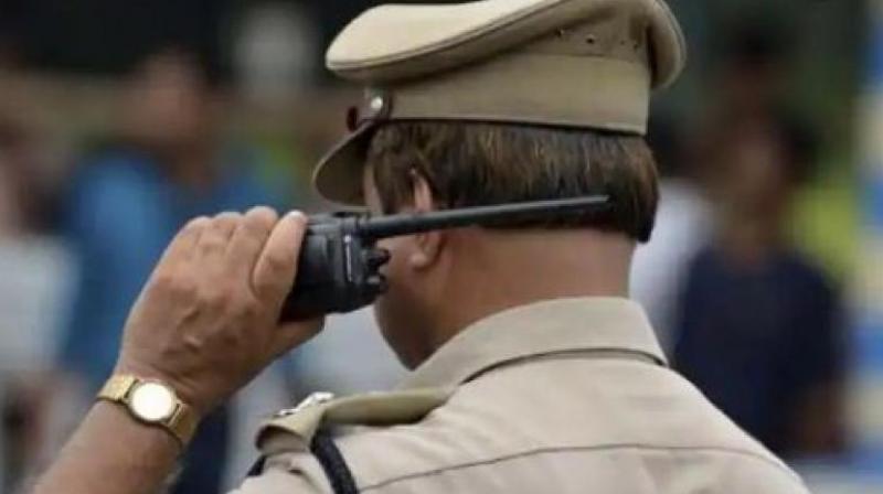 Man Drags Traffic Cop on Car Bonnet