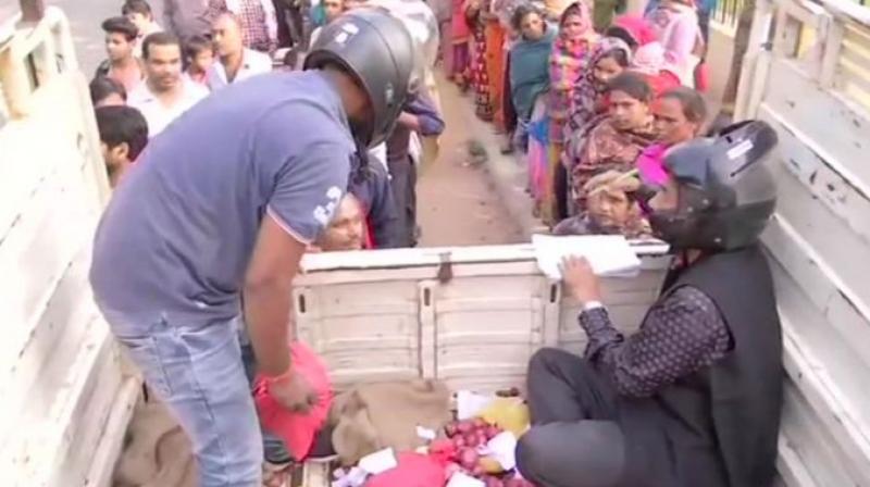 staffs of biscomaun sells onion after wearing helmet staffs of biscomaun sells onion after wearing helmet