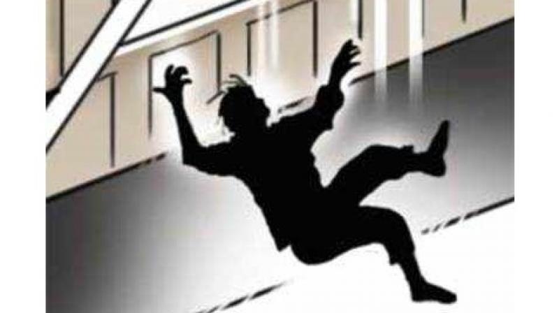 Police Constable Jumps from 3rd floor Police Constable Jumps from 3rd floor