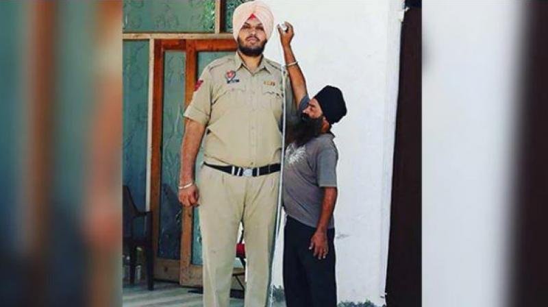 The world's tallest policeman The world's tallest policeman