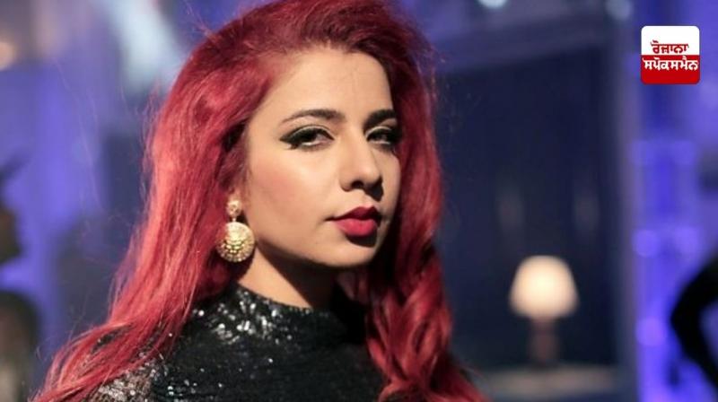 Troubles increase for Punjabi singer Jasmine Sandals, complaint filed in 'Haryana' Troubles increase for Punjabi singer Jasmine Sandals, complaint filed in 'Haryana'