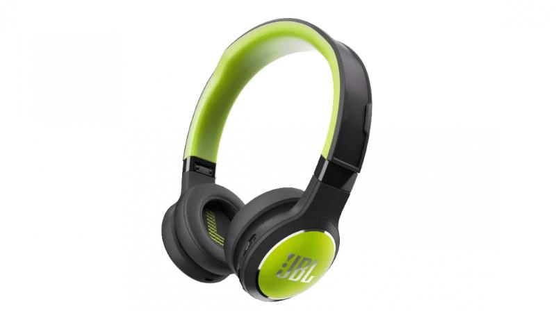 Solar powered headphone Solar powered headphone