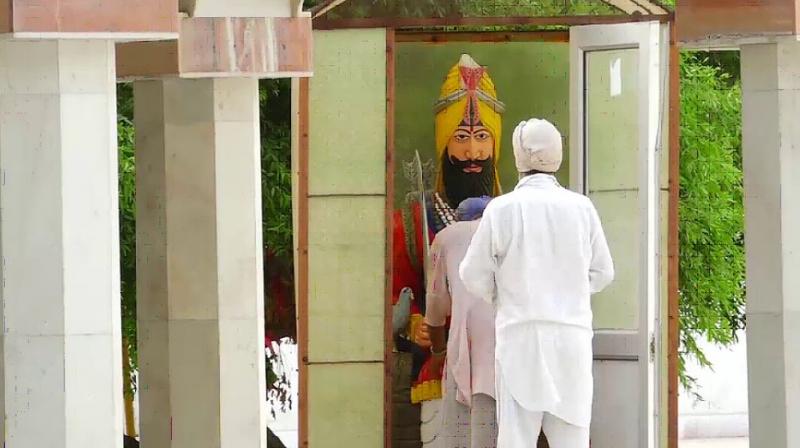 Established the statue of Guru Gobind Singh in the historic Gurdwara Sahib