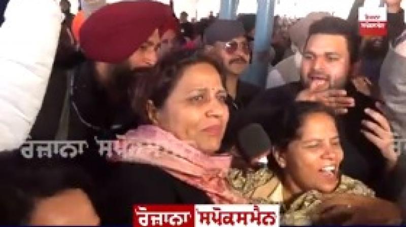 After announcing the CM's face, Chief Minister Channi's wife became emotional After announcing the CM's face, Chief Minister Channi's wife became emotional