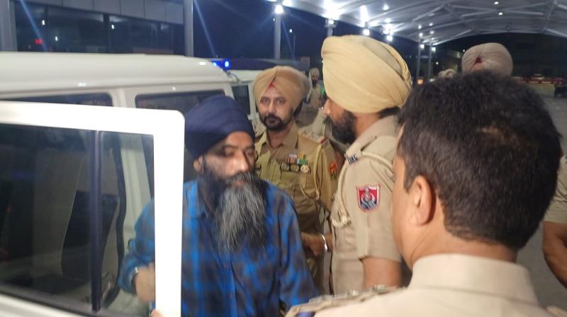 Amritpal Singh's accomplice Papalpreet sent to Dibrugarh Jail Amritpal Singh's accomplice Papalpreet sent to Dibrugarh Jail