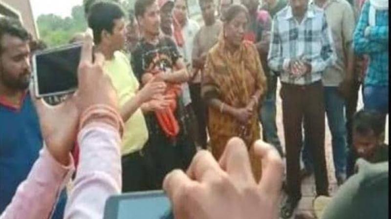Poonam Virat Singing in Front of her Young Son Emotional Video Viral Poonam Virat Singing in Front of her Young Son Emotional Video Viral