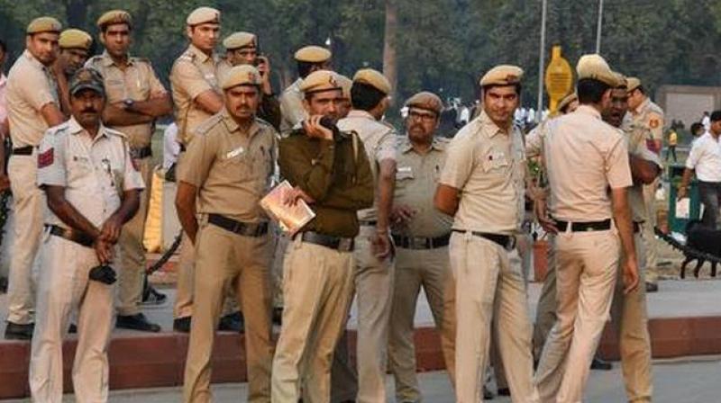 Delhi Police personnel landed on the streets against lawyers