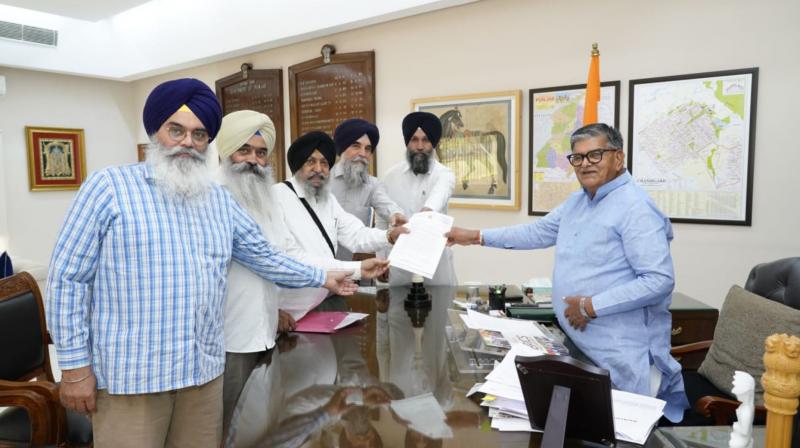 Panthic representatives submitted a memorandum to the Governor of Punjab regarding the release of Amritpal and human rights Panthic representatives submitted a memorandum to the Governor of Punjab regarding the release of Amritpal and human rights