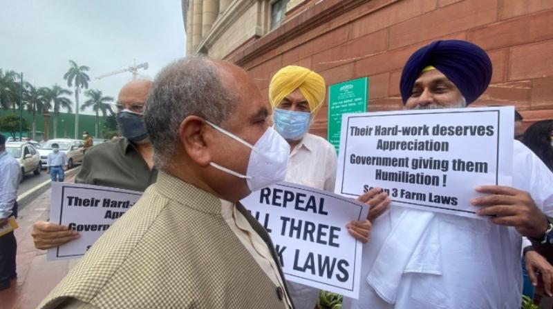 SAD demonstration outside Parliament on agricultural laws SAD demonstration outside Parliament on agricultural laws