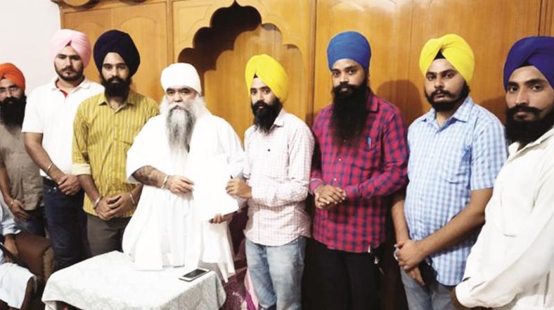Harnam Singh Dhumma and University students Harnam Singh Dhumma and University students
