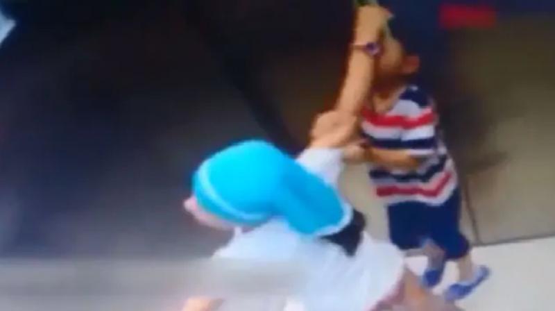 Turkey istanbul sister saves boy who got hung by rope viral video
