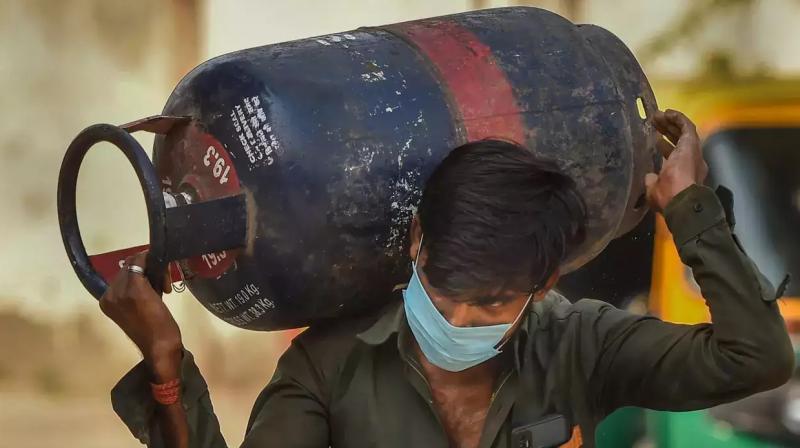 The price of commercial LPG gas increased by Rs 7 per cylinder The price of commercial LPG gas increased by Rs 7 per cylinder
