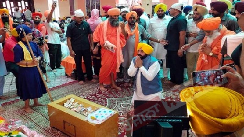 CM attend 22nd anniversary of Kali Bein's 'kar sewa' CM attend 22nd anniversary of Kali Bein's 'kar sewa'
