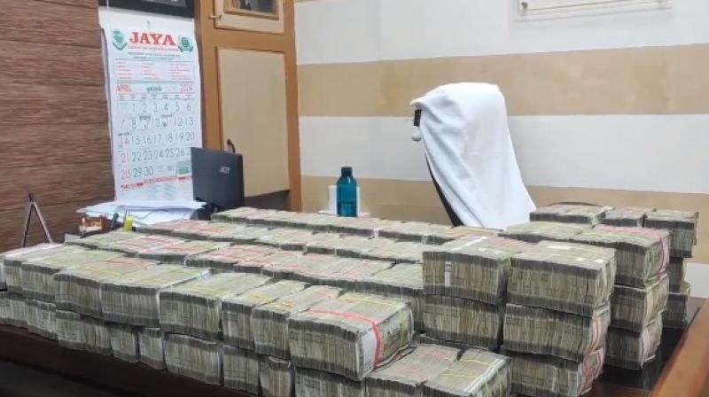 Cash worth Rs 4 crore recovered at the railway station Cash worth Rs 4 crore recovered at the railway station