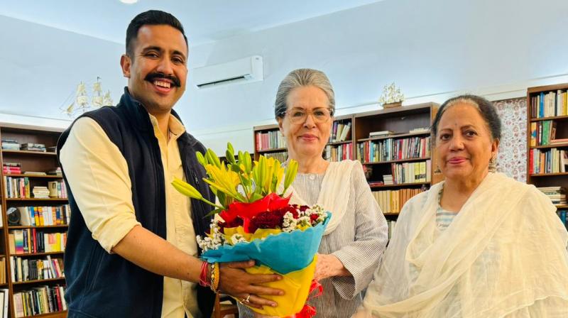 Pratibha Singh with son Vikramaditya met Sonia Gandhi Pratibha Singh with son Vikramaditya met Sonia Gandhi